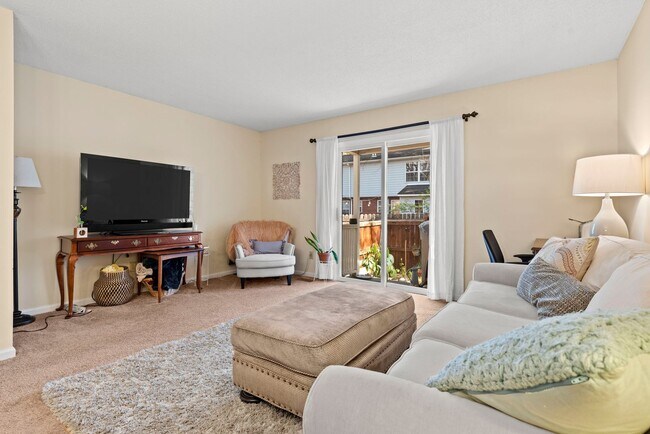 Building Photo - Townhouse in Chapel Hill