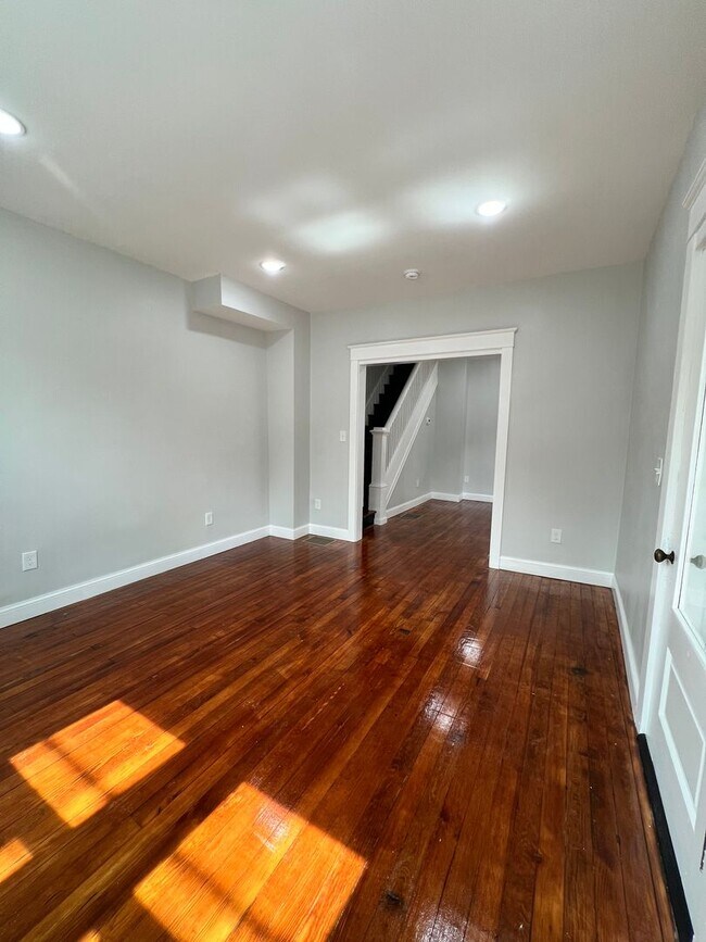 Building Photo - 25 N Poplar St