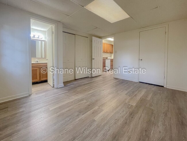 Building Photo - 2 BR 1.5 BA townhouse up for lease! Not fa...