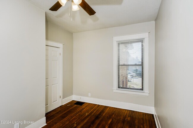 Building Photo - 2133 W Lee St