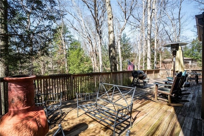 Building Photo - 126 Green Forest Dr