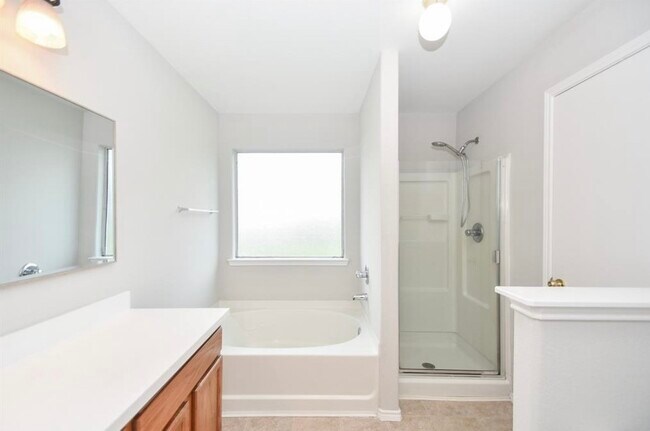 Building Photo - 24542 Lakecrest Village Dr