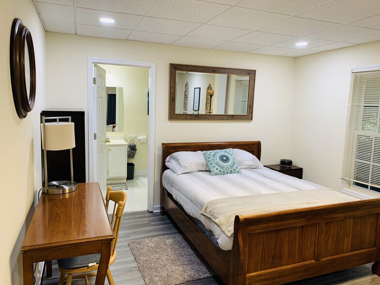 A welcoming retreat perfect for relaxation after a productive day. This room features ample natural - 2337 Ashmel Ct SW