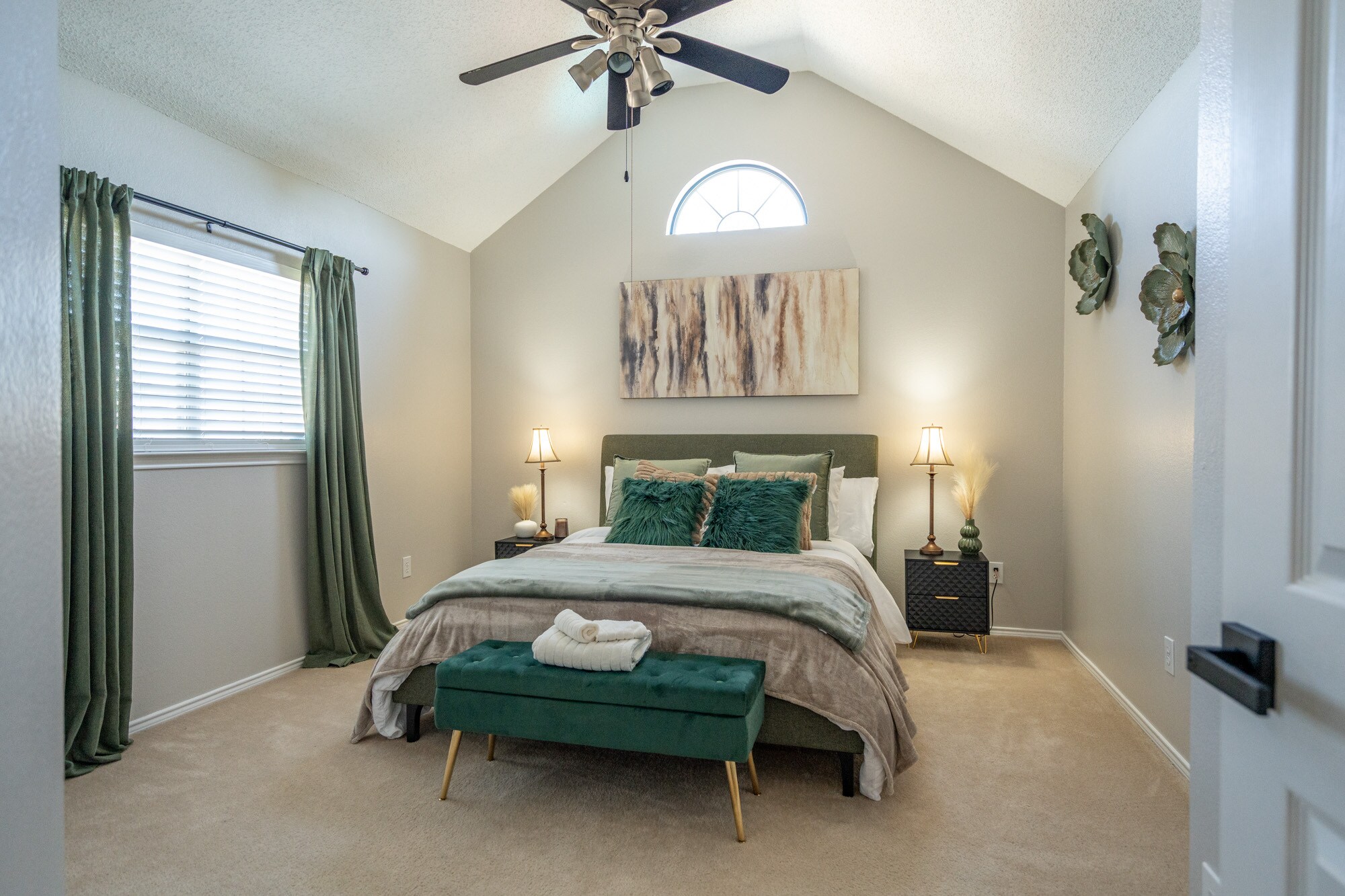 Green Queen Bedroom - 707 Cottonwood Bend Dr