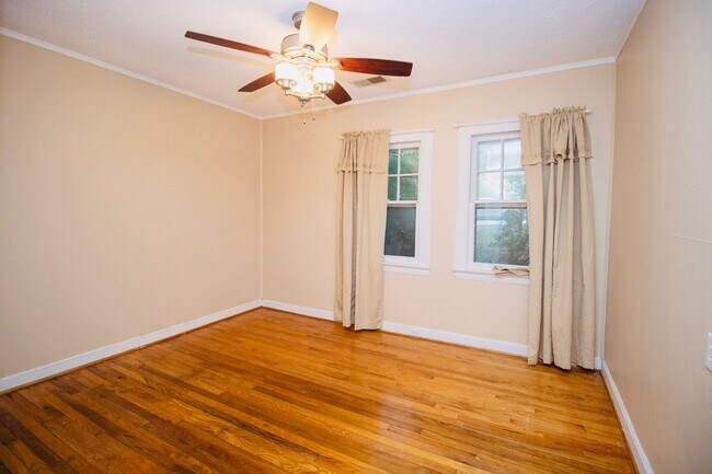 Building Photo - 3 Bedroom, 2 Bathroom in the Forest Acres Area - Available July 2026!