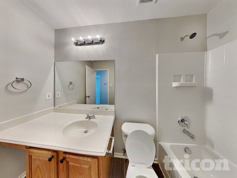 Building Photo - 1525 Trent Dr