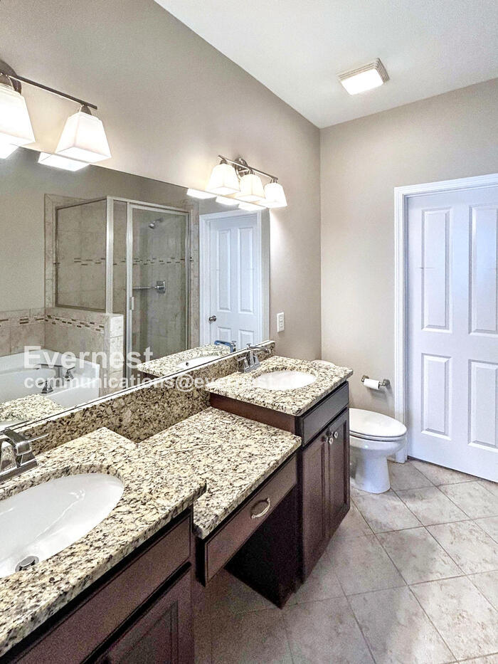 Building Photo - 744 Westcott Ln