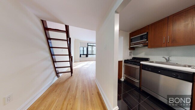 Building Photo - 1 Astor Pl