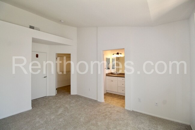Building Photo - 9411 Questa Pointe