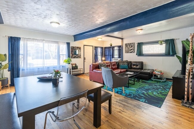 Building Photo - 326 Wood St