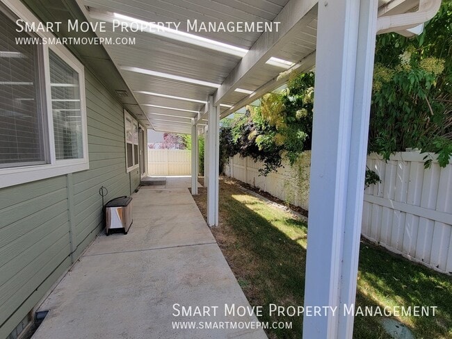 Building Photo - 9978 W Sleepy Hollow Ln