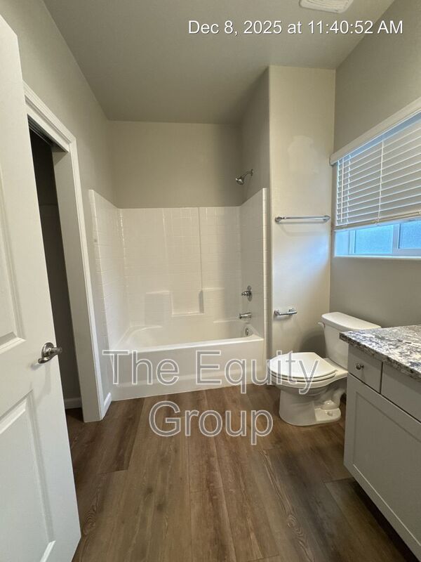 Building Photo - 514 S Summit St