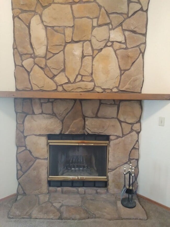 Building Photo - 937 W Madera Ln