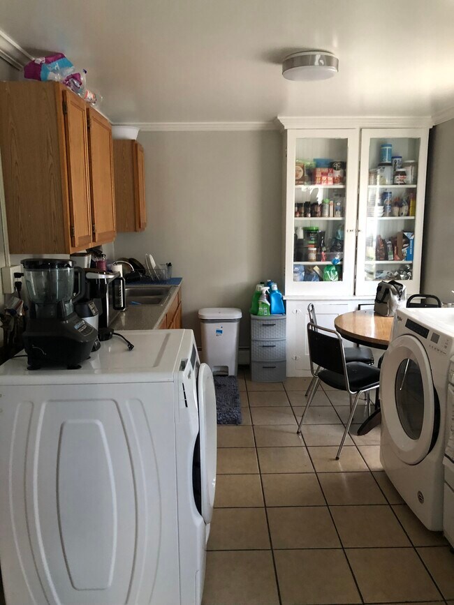 Unit 2 kitchen con't - 126 Hudson St