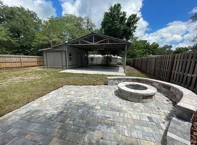 Building Photo - Spacious 3 Bed, 2 Bath Home with Workshop ...