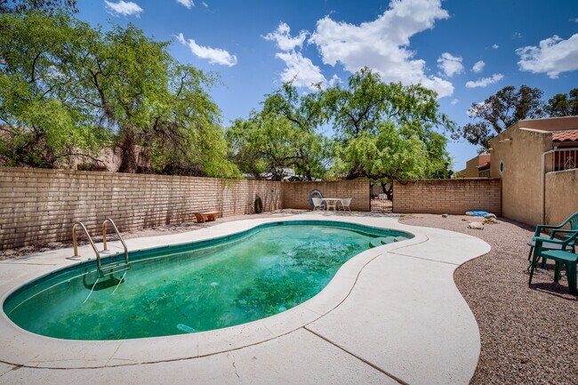 Community Pool - 5319 E Beverly Fair Dr