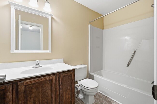 Building Photo - 5260 Settlers Park Dr