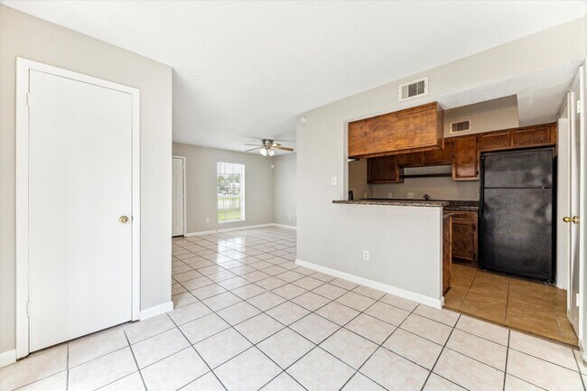 Building Photo - 1916 Upland Dr