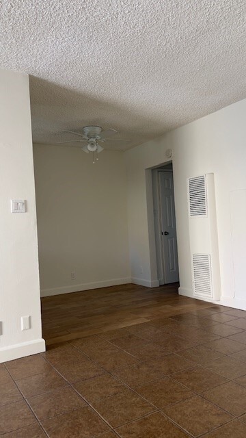 Building Photo - Win-Lake