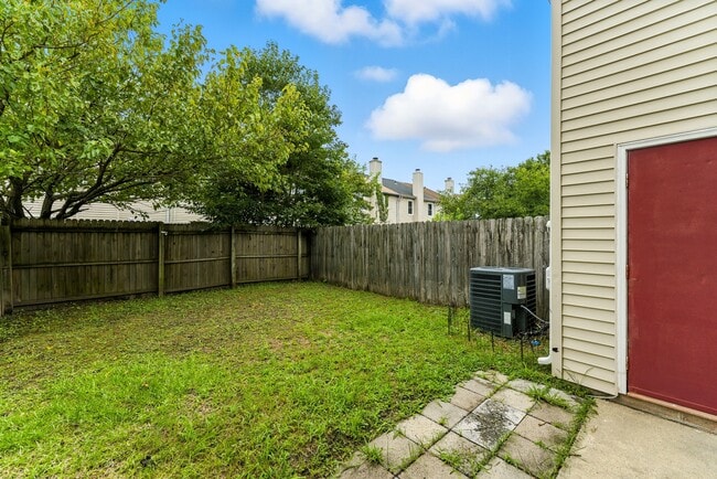 Building Photo - 1323 Longlac Rd