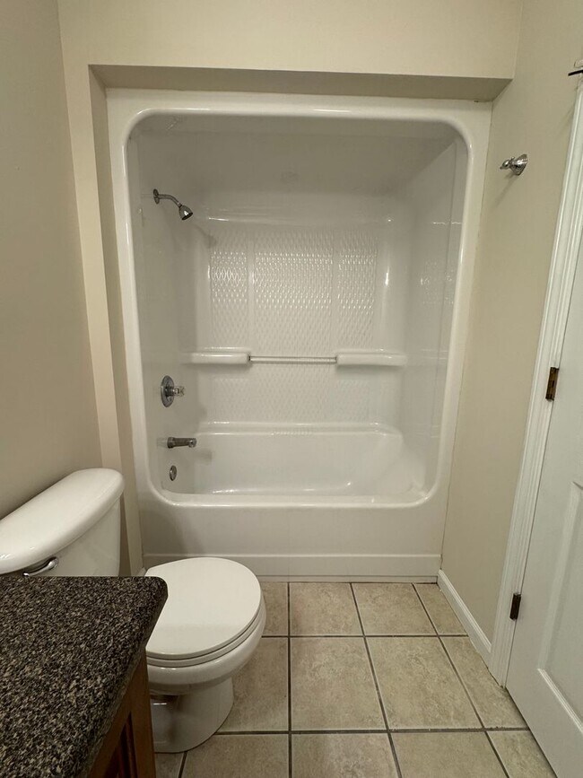 Building Photo - 110-112 Lyons Dr NW