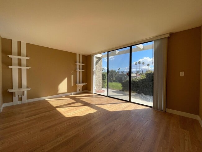 Building Photo - 837 N Calle De Pinos