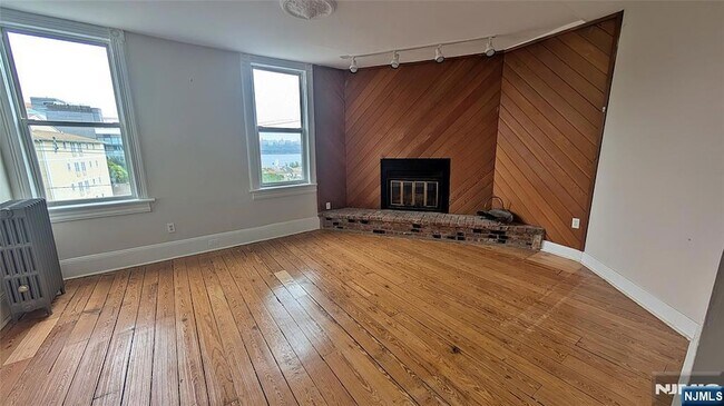 Building Photo - 154 Undercliff Ave