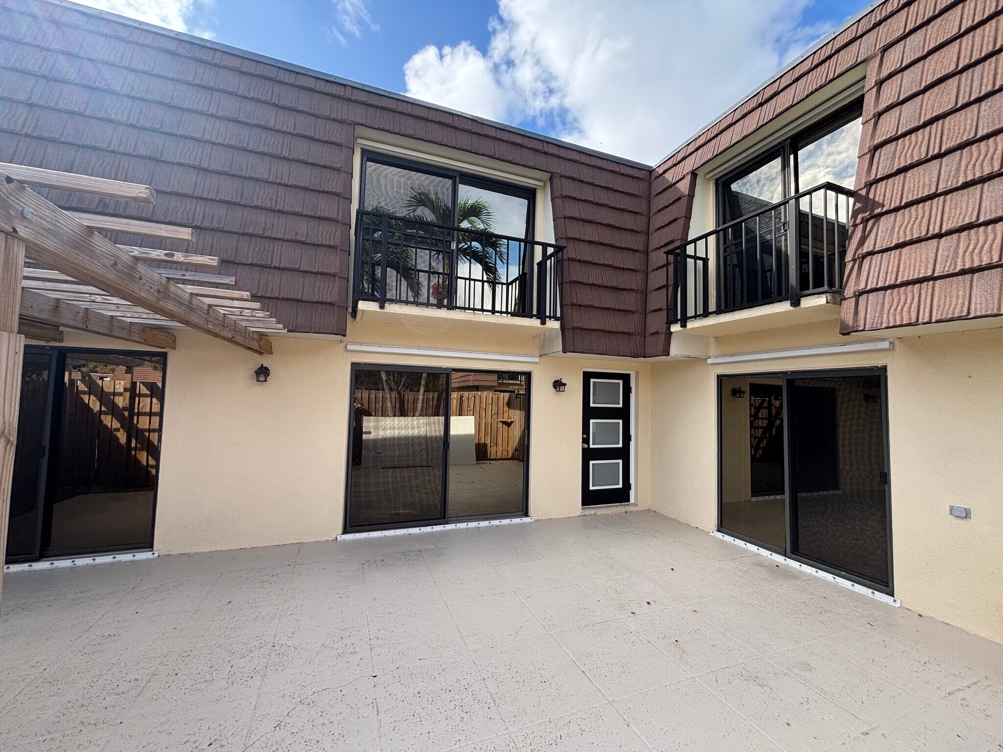 Building Photo - 1116 11th Ln