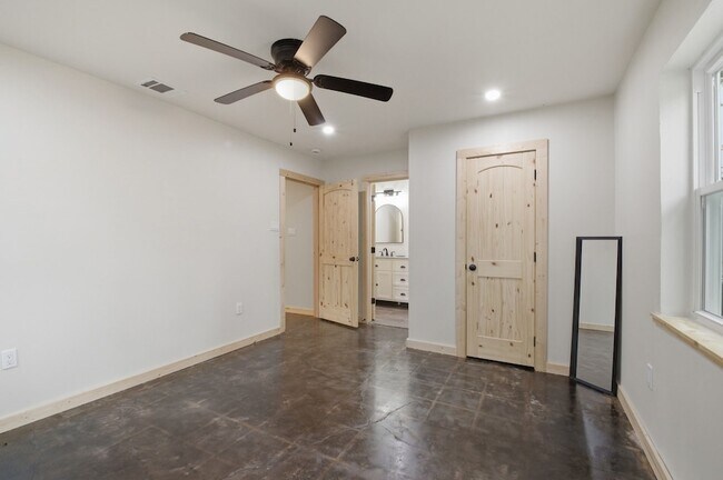 Building Photo - 509 Co Rd 2271