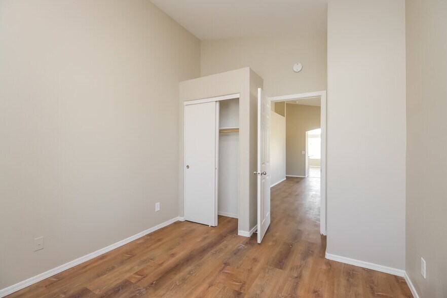 Building Photo - 2049 W Gold Mine Way