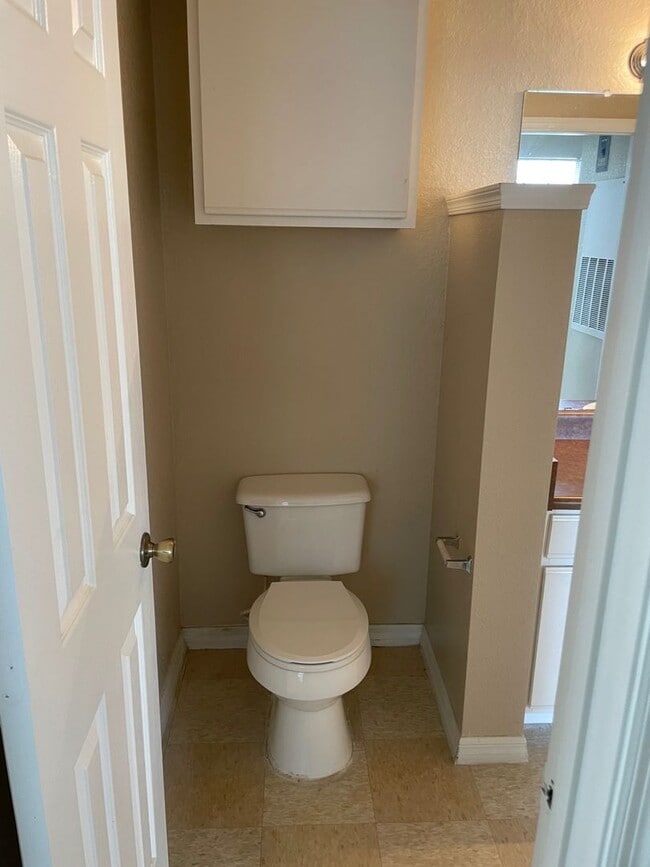 Building Photo - The Greens - 4221