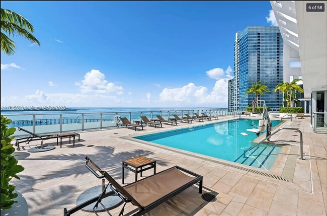 Building Photo - 1300 Brickell Bay Dr