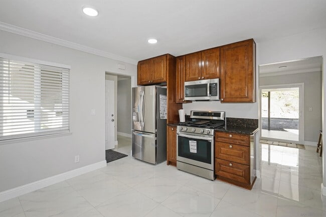 Building Photo - 7684 Meadowbrook Ct