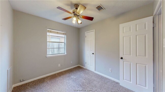 Building Photo - 1107 Braeswood Dr