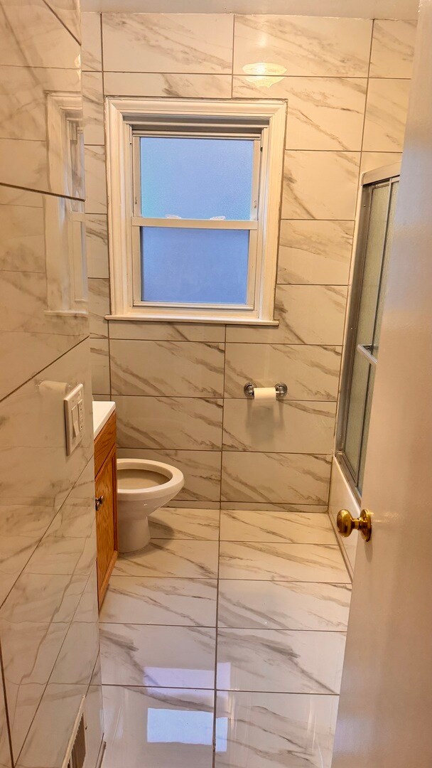 Building Photo - 5501 N California Ave