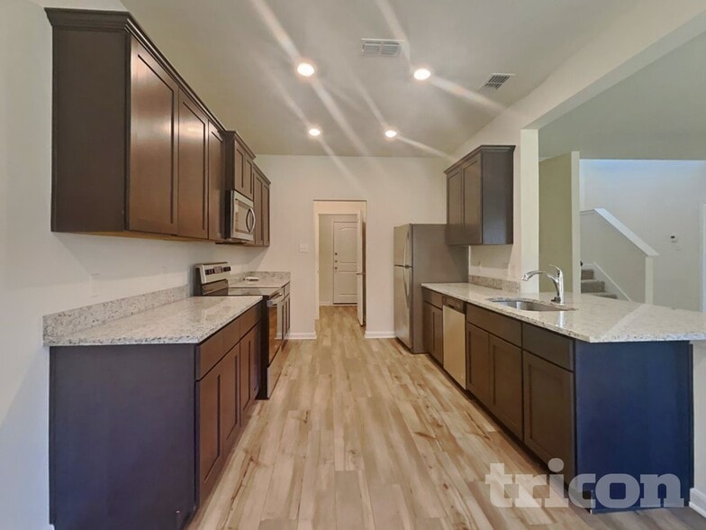 Building Photo - 1917 Belmont Dr