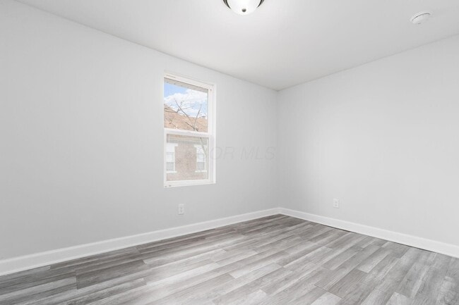 Building Photo - 905 Carpenter St