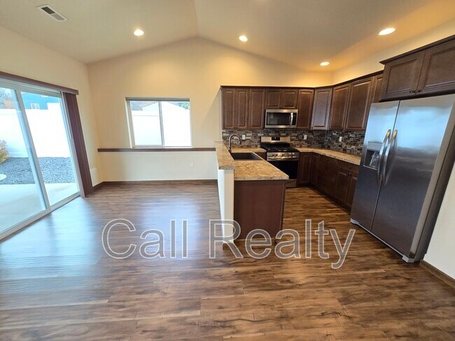 Building Photo - 4414 E Fairview Ave