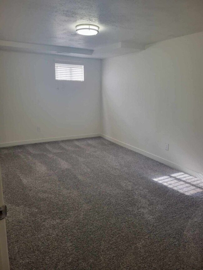Building Photo - 1765 W 400 N