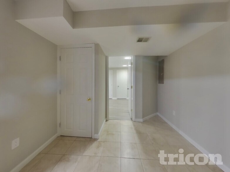 Building Photo - 8609 Undermire Ct