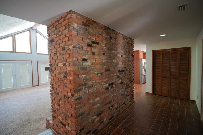 Building Photo - 1309 Domingo Dr