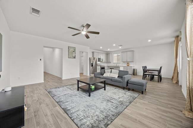 Building Photo - 124 Banyon Dr