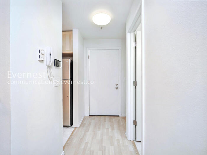 Building Photo - 9520 1st Ave NE