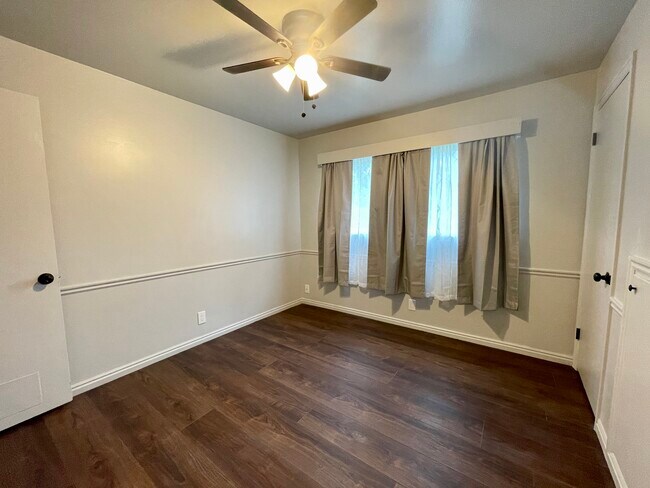 Building Photo - 325 W Center St