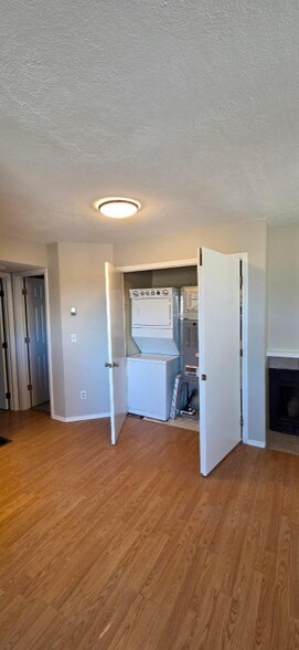 Building Photo - 17000 E Ford Dr