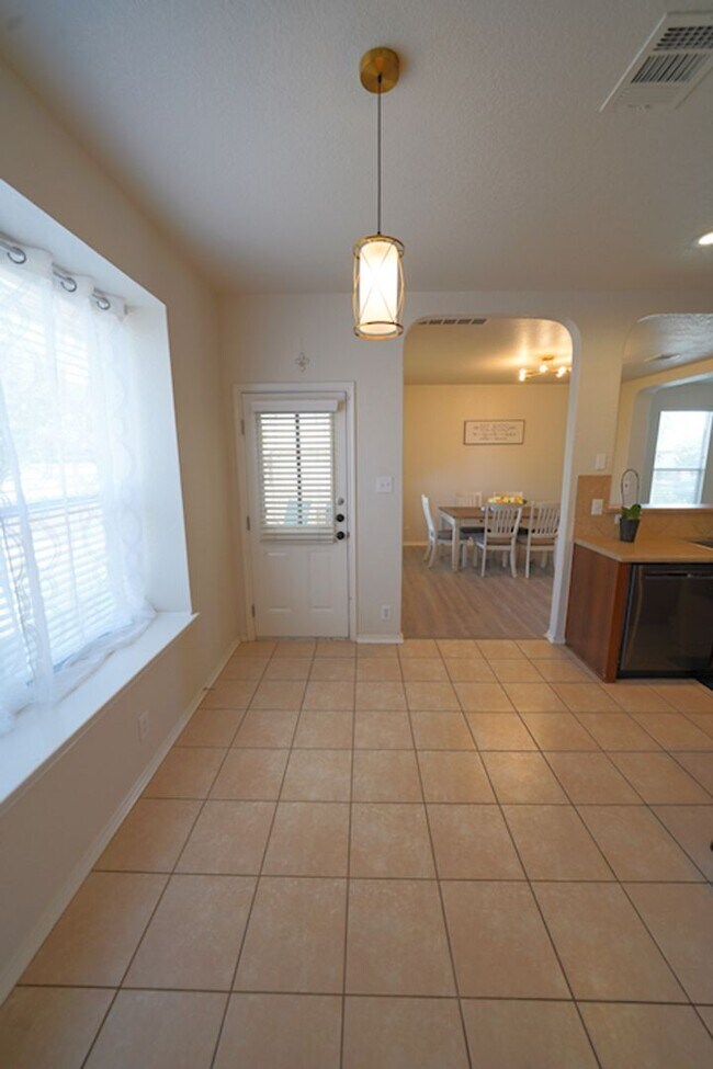 Building Photo - Spacious Schertz Home with Game Room - Realtor Commission: $500
