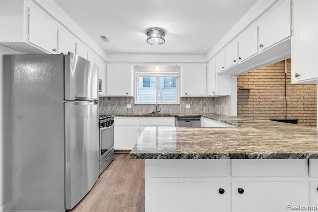 Building Photo - 640 Cumberland St