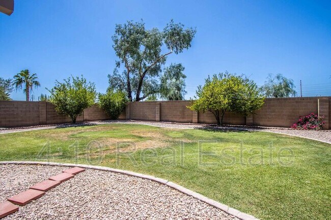 Building Photo - 4650 S Greythorne Way