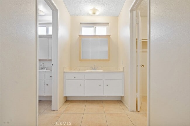 Building Photo - 22855 Vanowen St