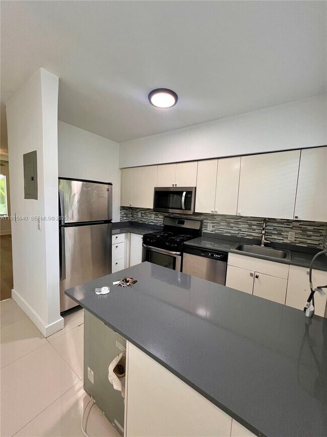 Building Photo - 1198 Marseille Dr